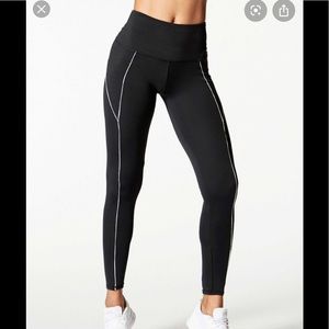 NUX balance crop leggings
